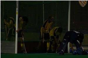 This goalkeeper almost ‘takes liberties’ with his stretching!